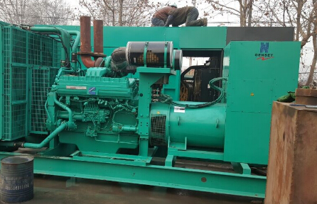 广宁发电机组如何判断水冷式机油散热器内部是否需要清洗？